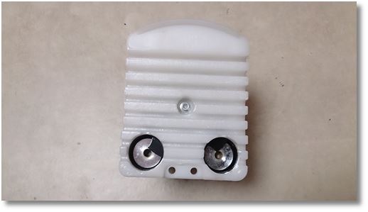 ブロックダンベルの2本の鉄の重り